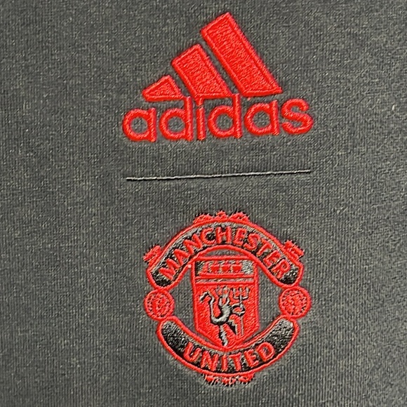 Adidas Manchester United sweatshirt with embroidered details size medium - Picture 3 of 15